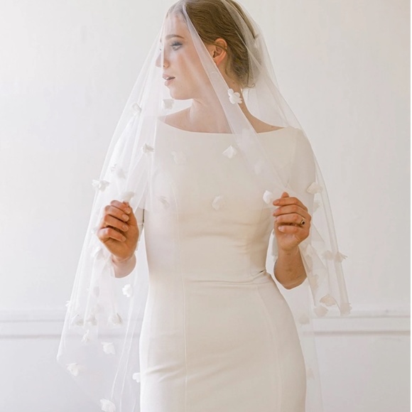 PrimAndPrairie- Cathedral Blusher Veil w/ 3D Flower - Picture 3 of 6